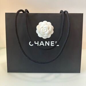 NEW AUTHENTIC CHANEL Boutique White Camellia White Black Paper Gift Shopping Bag